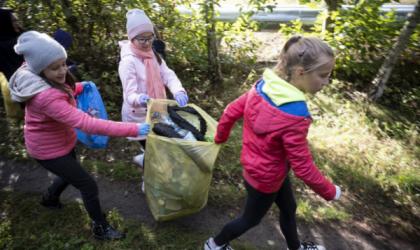Dzieci sprzątają Toruń