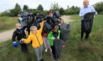 Uczniowie sprzątają Toruń